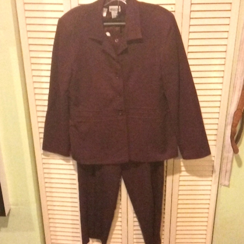 Robbie Bee pants suit size 16